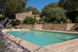 L'espace piscine du Mas d'Ol&eacute;andre